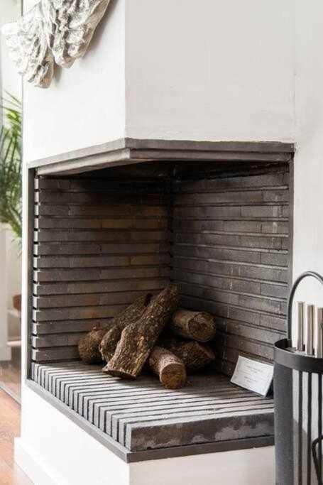 Lujoso Apartamento Con Patio En Triana Sevilla Luaran gambar