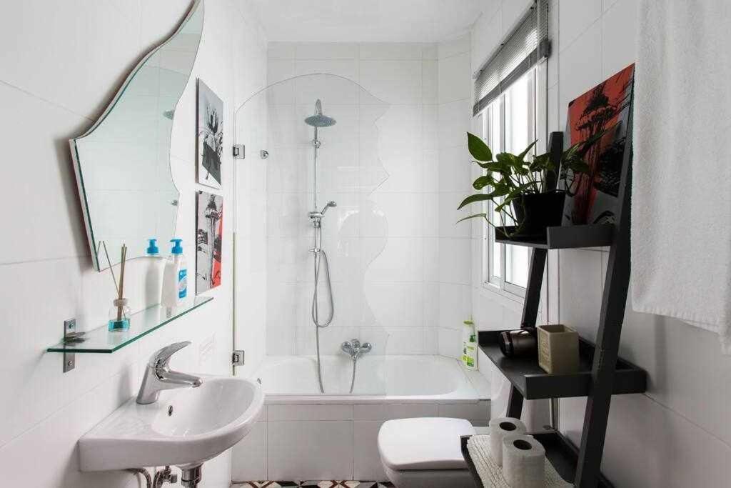 Lujoso Apartamento Con Patio En Triana Sevilla Luaran gambar