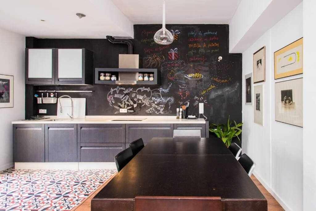 Lujoso Apartamento Con Patio En Triana Sevilla Luaran gambar