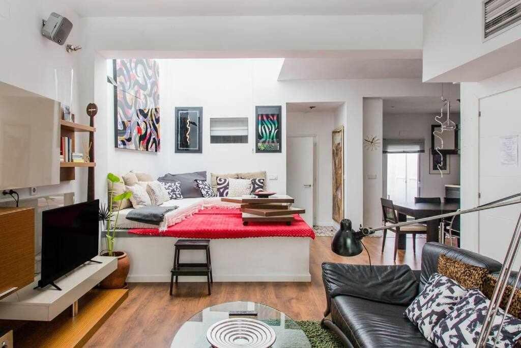 Lujoso Apartamento Con Patio En Triana Sevilla Luaran gambar