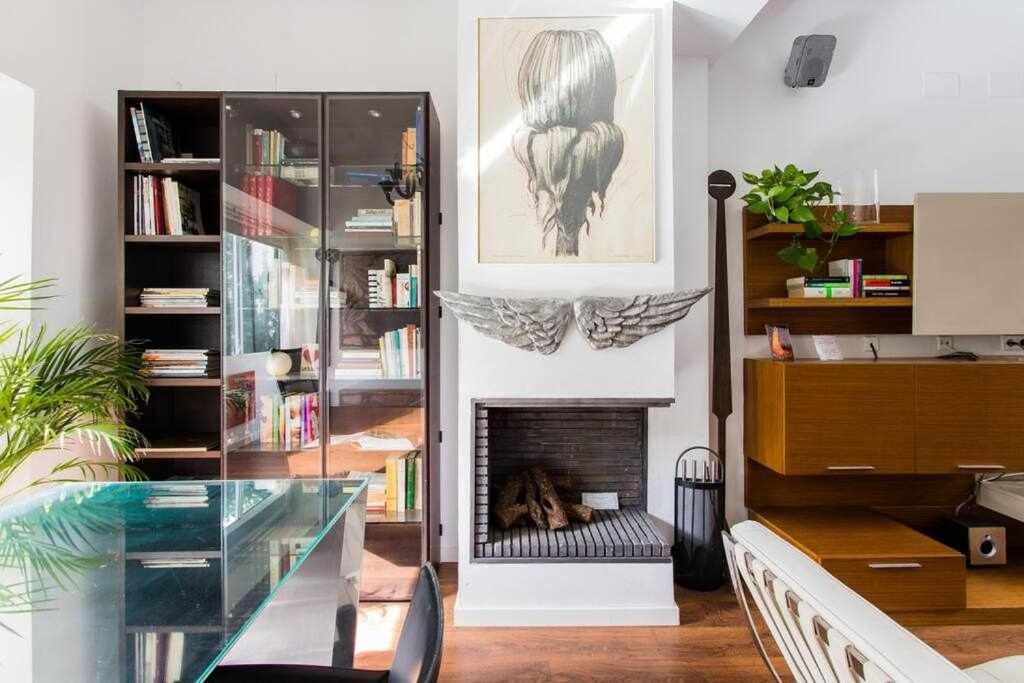 Lujoso Apartamento Con Patio En Triana Sevilla Luaran gambar