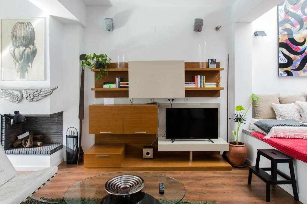 Lujoso Apartamento Con Patio En Triana Sevilla Luaran gambar