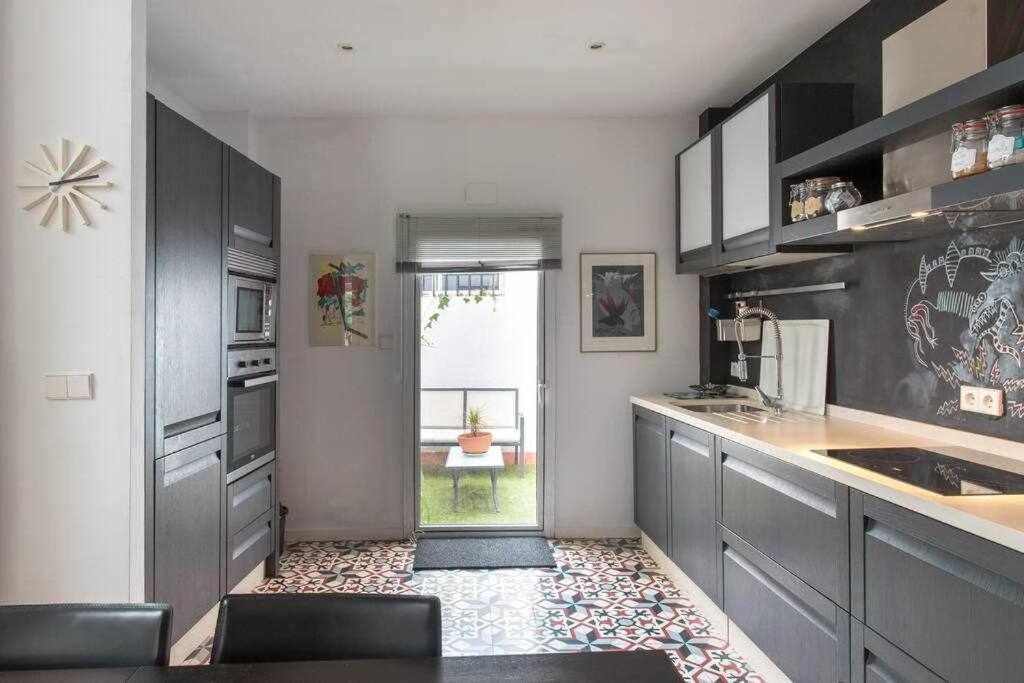 Lujoso Apartamento Con Patio En Triana Sevilla Luaran gambar